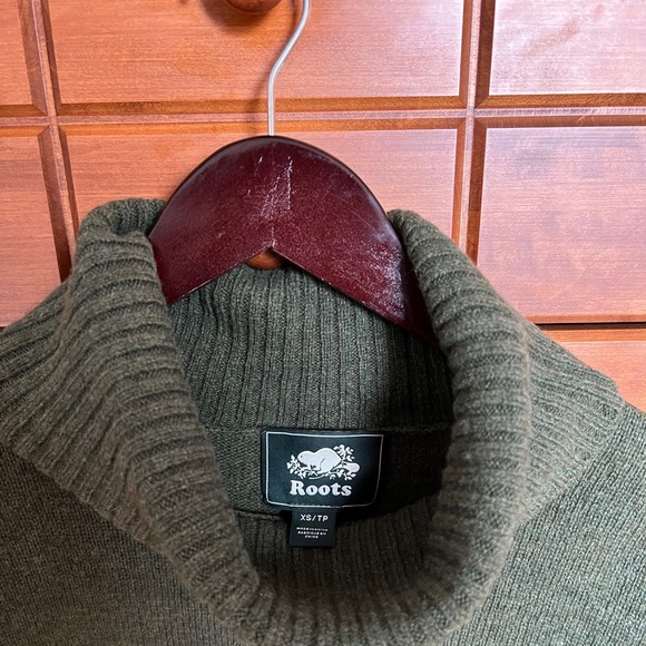 Sweater Roots - Picture 2 of 2